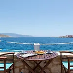 Leleka Χάλκη