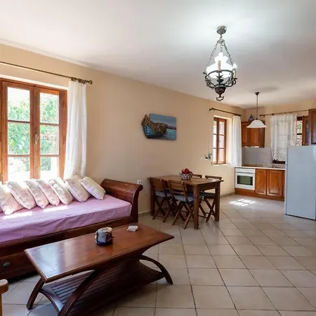 Leleka Apartment Chalki Town