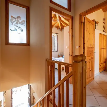 Leleka Apartment Chalki Town