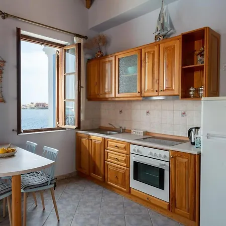 Leleka Apartment Chalki Town