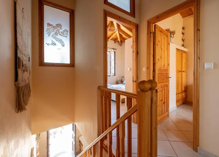 Leleka Apartamento Chalki Town