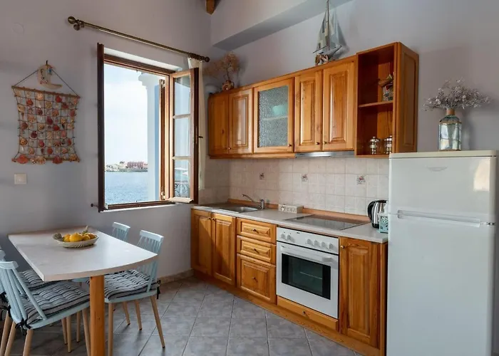 Leleka Apartamento Chalki Town