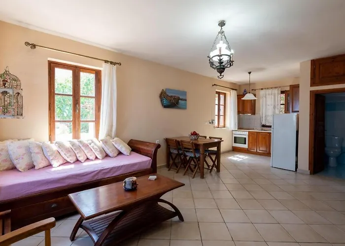 Leleka Apartamento Chalki Town