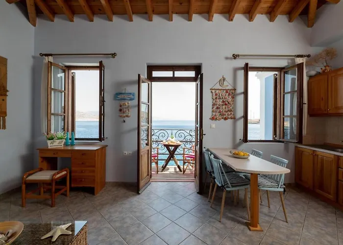 Apartamento Leleka Chalki Town